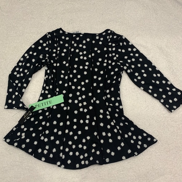 Black/White Flirty Top - Picture 2 of 3